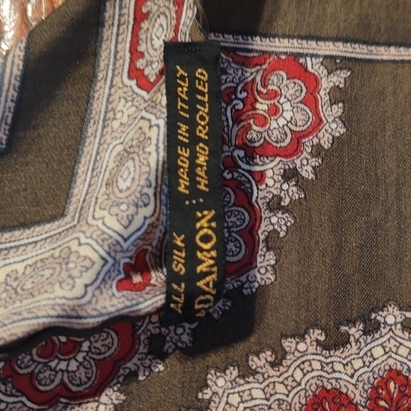 Vintage by Damon Hand rolled Silk Floral Medallion Gray Scarf - Picture 5 of 5